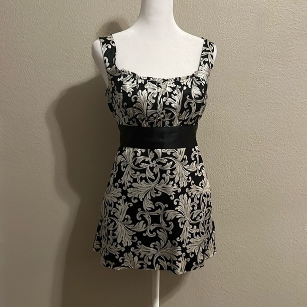 White House Black Market Silk Top SZ SM